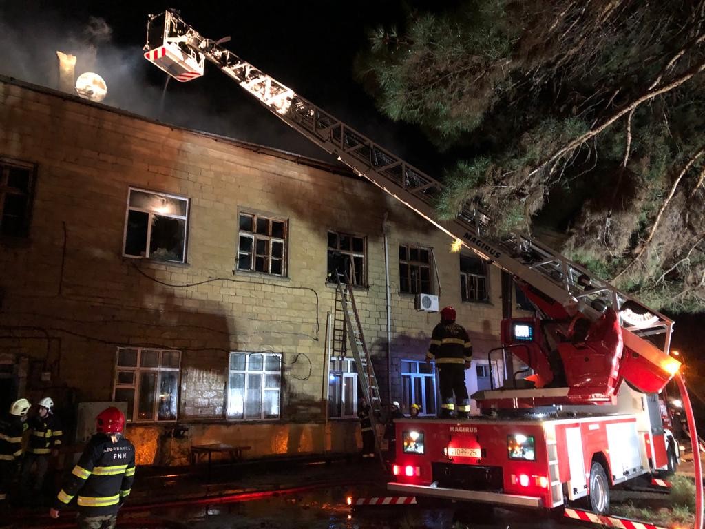 Yataqxanada baş vermiş yanğın söndürüldü - YENİLƏNİB (VİDEO)